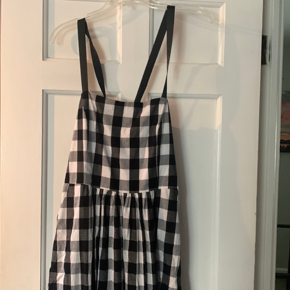 Never been worn. Size L. The bow in the back adjusts the straps.